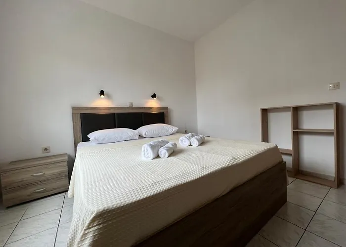 Eleni - Town Apartahotel *